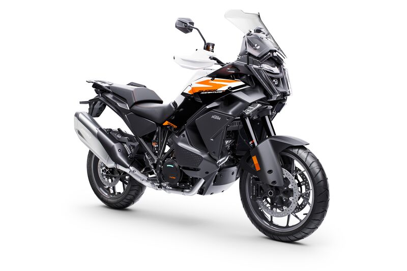 641746_MY25_KTM_1390_Super_Adventure_S_Black_EU_Front-Right_EUROPE GLOBAL_STUDIO