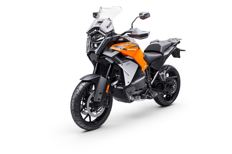 641771_MY25_KTM_1390_Super_Adventure_S_EVO Orange_EU_Front-Left_EUROPE GLOBAL_STUDIO