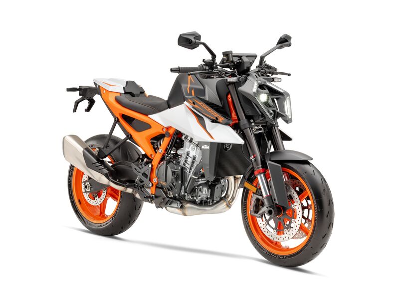 650250_MY26_KTM 990 DUKE R_STUDIO_STUDIO_EU_GLOBAL_2026 Street and Adventure models_KTM 990 DUKE R_STUDIO
